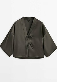 Haut ample style kimono vert foncé avec larges manches et deux liens à nouer à l'avant.