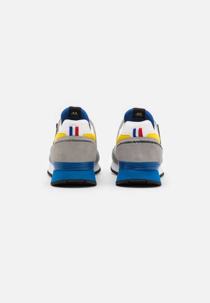 Herren Sneaker low | Colmar Originals TRAVIS SPORT COLORS Sneaker low light grey/royal blue/yellow/hellgrau - WH40982 Herren Sneaker low | Colmar Originals TRAVIS SPORT COLORS Sneaker low light grey/royal blue/yellow/hellgrau - WH40982