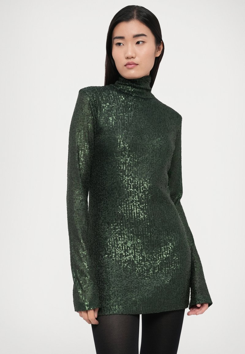 Norma Kamali LONG SLEEVE SLIM FIT TURTLENECK PICKLEBALL DRESS - Cocktail  dress / Party dress - dark emerald/dark green - Zalando