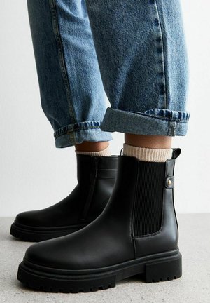CHELSEA - Stivaletti con plateau - black