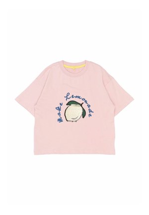 Lyserød bomulds T-shirt med korte ærmer, med et lime grafik med perler og teksten "Lav lemonade" i blå. Rund halsudskæring med gul accent.