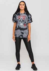 Paradiso Clothing ROSES FLOWER SKULL DIP DYE - Print T-shirt - black