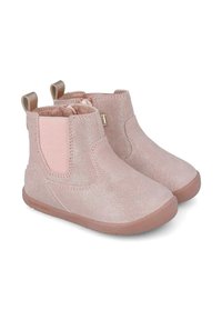 Botas de tobillo rosas brillantinas con paneles laterales elásticos y tiradores, que cuentan con una suela de goma y un material suave para mayor comodidad y flexibilidad.