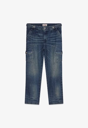 Jeansowe spodnie cargo w ciemnoniebieskim kolorze z wyblakłym wykończeniem. Posiadają dwie przednie kieszenie i dwie boczne kieszenie cargo z zatrzaskami.