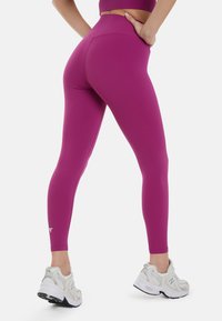 SQUATPROOF RAPIDPACE HIGH WAISTED - Leggings - fushia