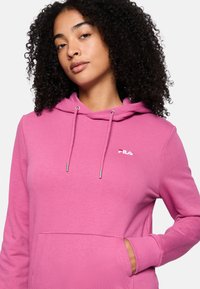 Fila BRUCHSAL REGUAL - Jersey con capucha - red violet