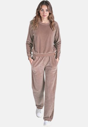 Velvet loungewear set in soft brown, featuring a long-sleeve top with ribbed cuffs and elastic waistband pants with side pockets.