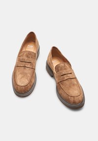 Bata Belebújós cipők - brown