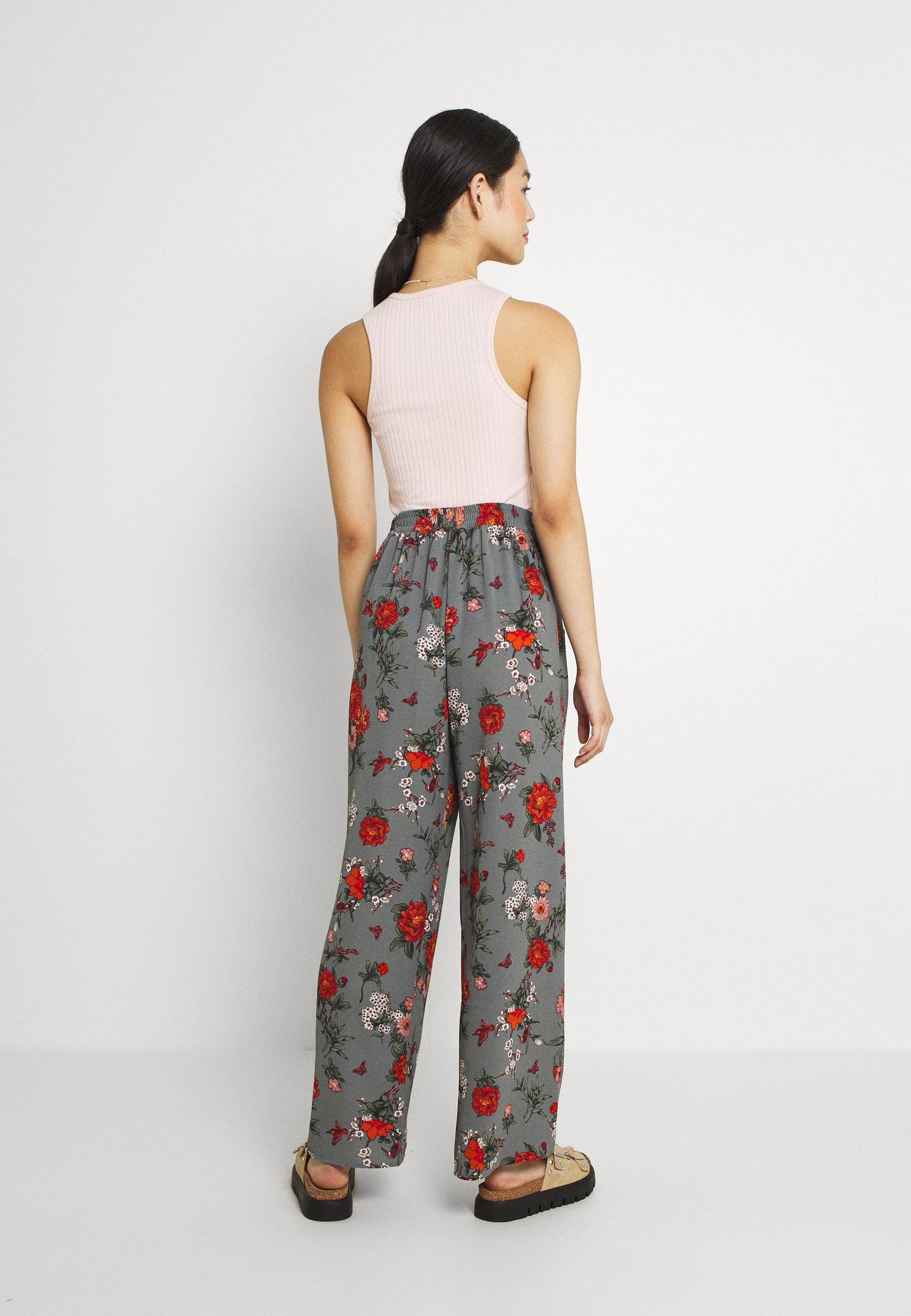 ONLY ONLNOVA PALAZZO PANT - Broek - balsam green/Donkergroen - Zalando.nl