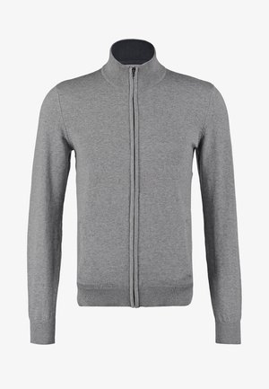 Grau zip-up Cardigan mit geripptem Kragen und Bündchen, der eine glatte Textur und eine taillierte Form aufweist. Keine sichtbaren Muster oder Akzente.