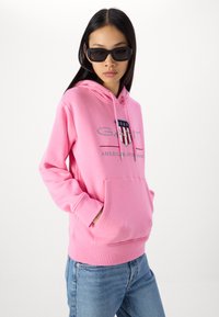 GANT ARCHIVE SHIELD HOODIE - Sweater - candy pink