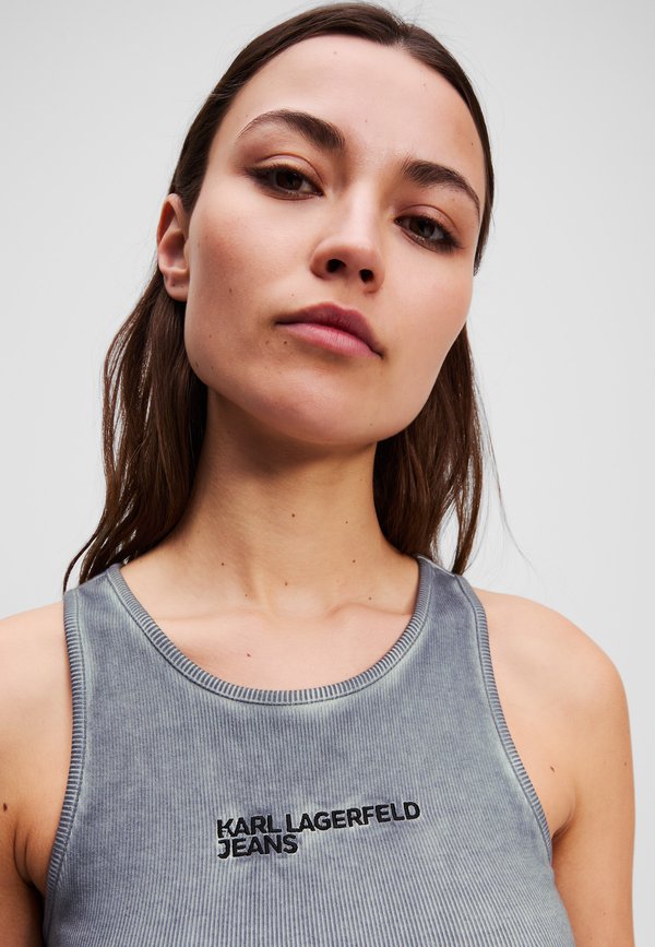 WASHED TANK - Top - monument4