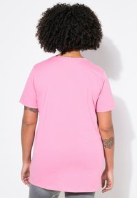 Angel of Style KOMFORT FIT LIPPEN-MOTIV ZIERSTEINCHEN - T-shirt con stampa - flamingo