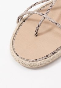 RAID Varvassandaalit - beige