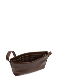 Borsa in pelle marrone con un design strutturato, chiusura con zip e tasche interne. Dispone di una maniglia laterale per una facile portabilità.