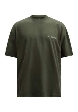 T-shirt in cotone verde oliva con maniche corte, scollatura rotonda e logo bianco "ALLSAINTS" sul lato sinistro del petto. Vestibilità casual, texture liscia.