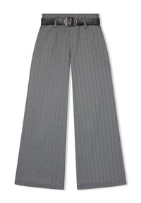 Spodnie w kolorze szarym o wysokim stanem i szerokich nogawkach w wzór w jodełkę, z tunelami na pasek oraz czarnym skórzanym paskiem z metalową klamrą.