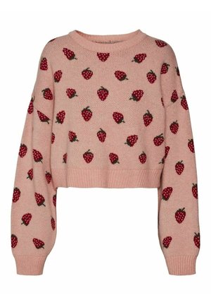 Pull court en tricot rose avec manches longues et motif répétitif de fraises rouges avec feuilles vertes.