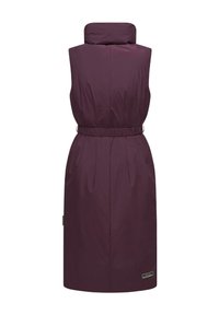 Gilet imbottito senza maniche di colore viola scuro con colletto alto, vita elastica e una superficie liscia e lucida. Presenta un'etichetta con logo sul lato.