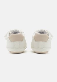 Calvin Klein Jeans JEAN UNISEX - Pirmieji vaiko batukai - off white/beige