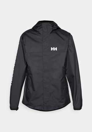 Fekete vízálló dzseki kapucnival, sima textúrával, fehér logóval a mellrészen és cipzáros oldalzsebekkel.