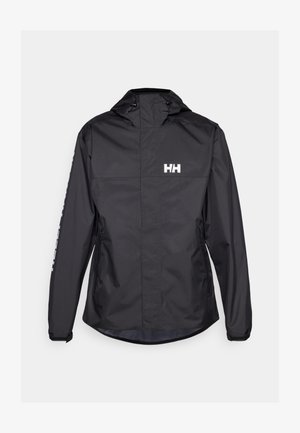 Fekete vízálló dzseki kapucnival, sima textúrával, fehér logóval a mellrészen és cipzáros oldalzsebekkel.