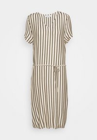 Robe mi-longue en crème avec des rayures verticales marron, manches courtes, décolleté en V et taille cintrée avec une ceinture assortie.