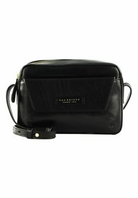 Černá kožená kabelka přes tělo se zipovým uzávěrem, přední kapsou na klopu, odnímatelným popruhem a zlatou logovanou destičkou.