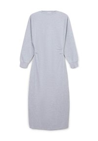 Langes, hellgraues Sweatshirt-Kleid mit langen Ärmeln und gerippten Bündchen, das zwei dezente Seitentaschen auf einem weißen Hintergrund aufweist.