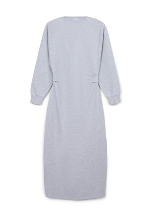 Abito felpa lungo grigio chiaro con maniche lunghe e polsini a coste, dotato di due tasche sui fianchi discrete su uno sfondo bianco.