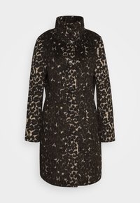 Cappotto lungo con stampa leopardata nero e beige, dotato di colletto alto e sei bottoni neri sul davanti, esposto su sfondo bianco.