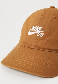 Nike SB CLUB UNISEX - Cap - british tan/white