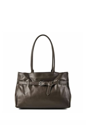 Sac à main en cuir marron foncé avec deux longues poignées et une ceinture décorative avec une boucle argentée sur le devant.