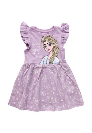 Lila Kleid mit kurzen, gerafften Ärmeln, das eine gedruckte Illustration einer Figur und Text zeigt. Der Rock präsentiert ein verspieltes Muster aus Schneeflocken und Sternen.