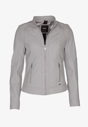 Jasnoszara skórzana kurtka z stojącym kołnierzem, przednim zamkiem błyskawicznym i dwoma bocznymi kieszeniami na zamek. Posiada ukośne przeszycia jako akcent.