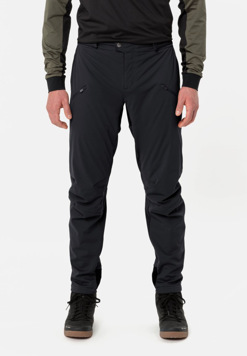 Pantalons noirs pour l'extérieur avec poches zippées, fabriqués à partir d'un matériau léger et flexible. Conçus pour le mouvement et le confort pendant les activités.