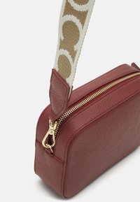 Coccinelle TEBE - Cross body bag - bordeaux