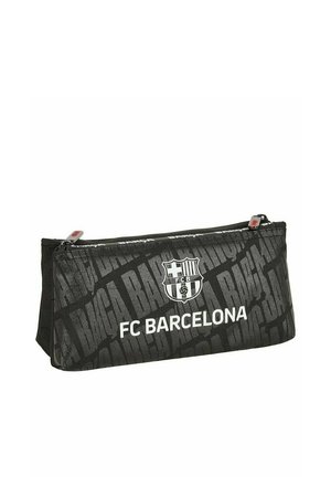 Czarny piórnik FC Barcelona z logo, powtarzającym się wzorem tekstu "BARÇA" i podwójnym zamkiem błyskawicznym.
