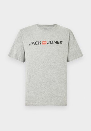 Szürke pamut póló, rövid ujjakkal és kerek nyakkivágással. Elöl fekete "JACK & JONES" felirat látható piros négyzetes díszítéssel.