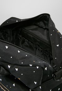 Kidzroom DIAPERBAG - Previjalna torba - black