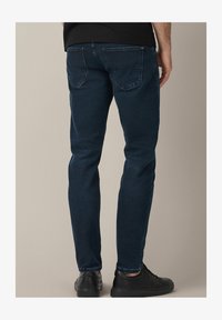 Niewybrane, dark navy