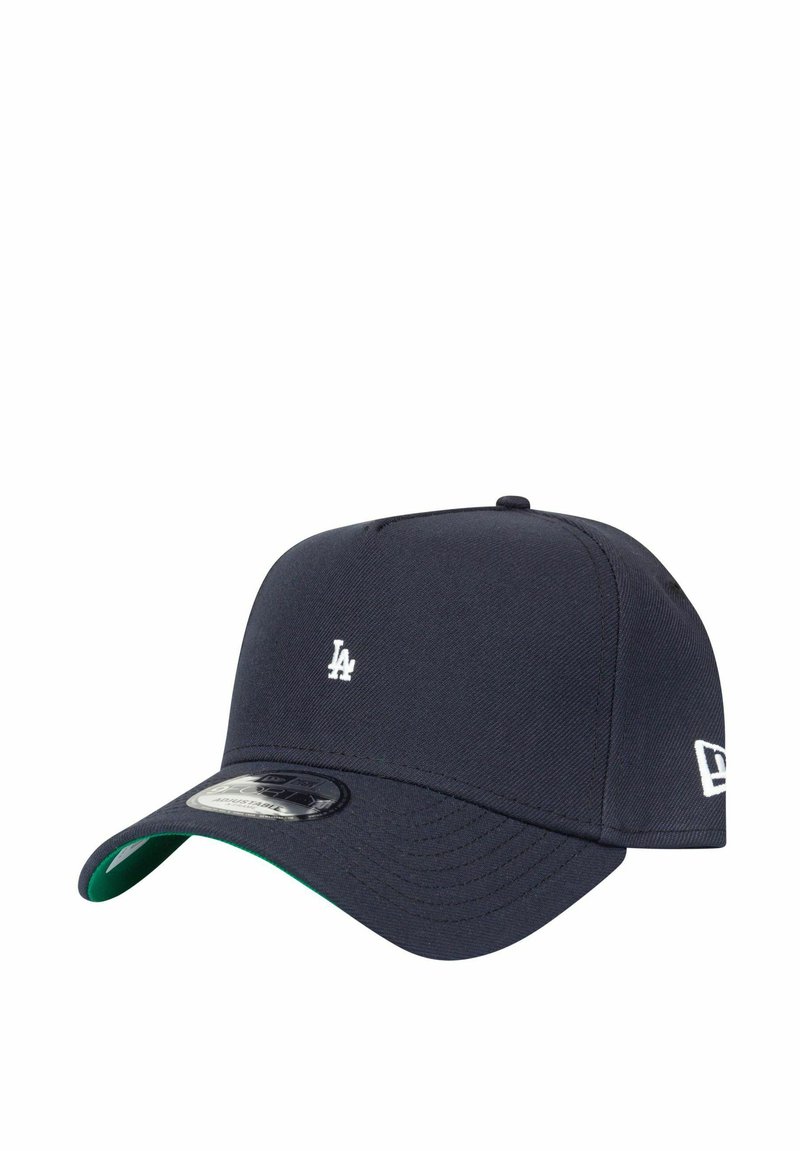 Marineblaues Baseballcap aus Baumwoll-Twill, mit einem weißen "LA"-Logo auf der Vorderseite, grünem Schirmunterseite und strukturierter Form.