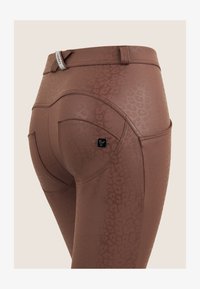 Seleccionado, animalier allover brown coated