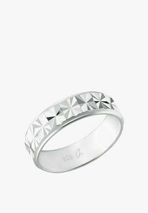 Silberring mit facettiertem Oberflächen, das geometrische Muster zeigt. Geprägt mit "925" für Sterlingsilberqualität, glatte Innenoberfläche.