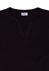 Zwarte lange mouw top met een V-hals en textuurdetail rond de hals. Gemaakt van zacht materiaal, met een label met de naam "CECIL."