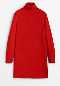 Rode gebreide coltrui jurk met lange mouwen, geribbelde textuur en een licht losse pasvorm. De zoom valt boven de knie. Geen opvallende accenten.