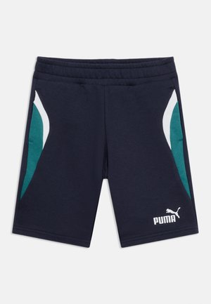 Pantaloni scurți Puma bleu închis cu panouri laterale în tonuri de teal și alb, talie elastică și logo alb Puma pe partea inferioară a piciorului stâng.
