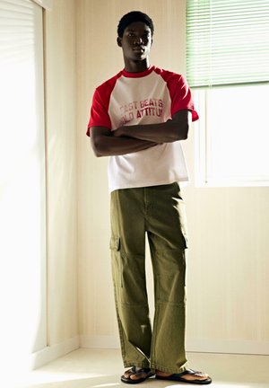 Bershka, - T-shirt z nadrukiem