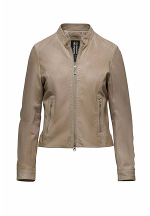 Beige leren jas met ritssluiting aan de voorkant, ritssluitingen op de zijzakken en een opstaande kraag, gepresenteerd tegen een witte achtergrond.