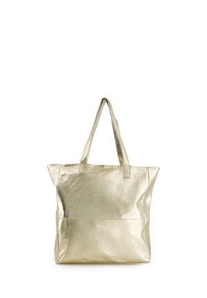 Skinnende gylden tote taske med to skulderremme, glat tekstur og en simpel rektangulær form mod en hvid baggrund.